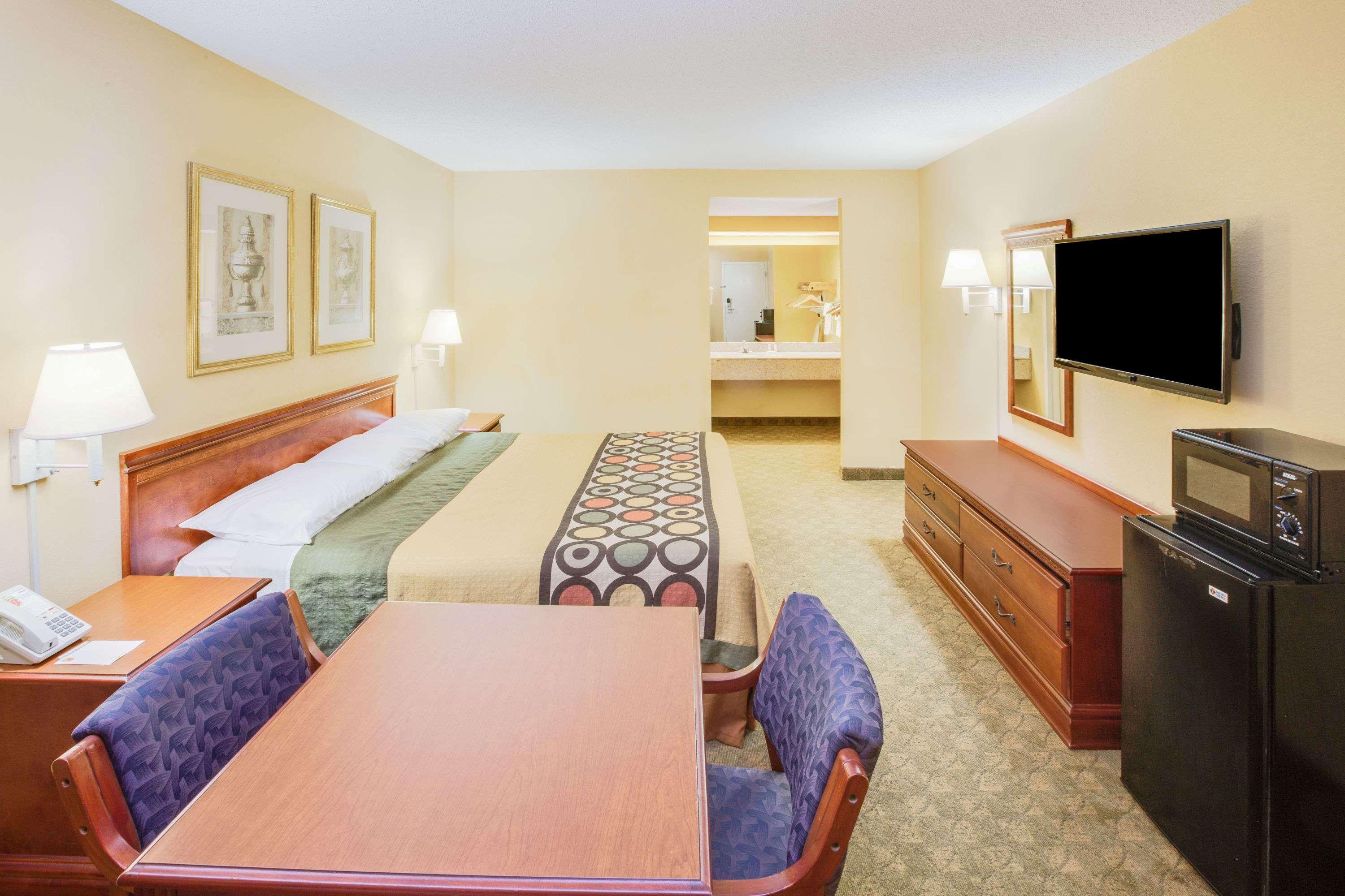 ซูเปอร์ 8 บาย วินด์แฮม ไดเบอร์วิลล์ บิล็อกซี แอเรีย Hotel ภายนอก รูปภาพ