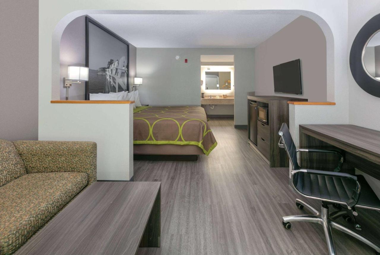 ซูเปอร์ 8 บาย วินด์แฮม ไดเบอร์วิลล์ บิล็อกซี แอเรีย Hotel ภายนอก รูปภาพ