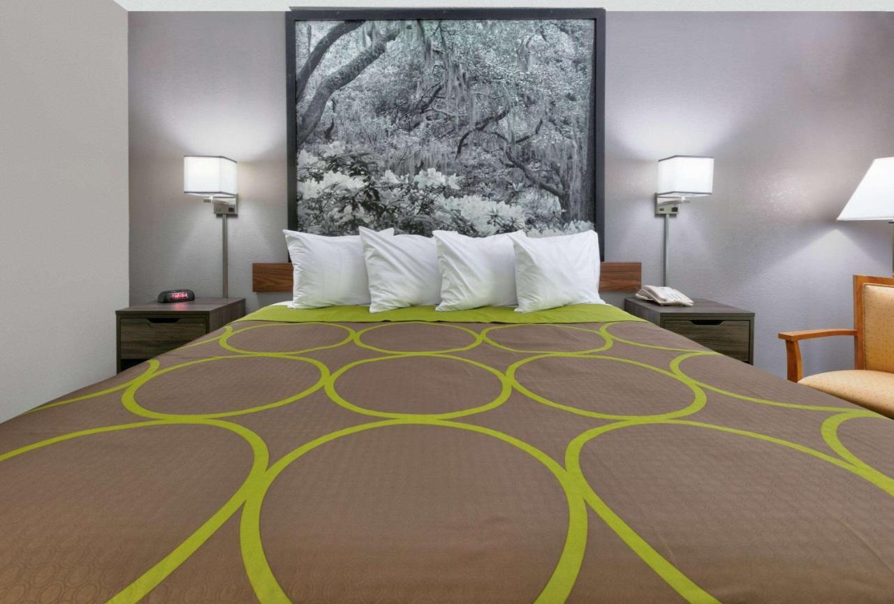 ซูเปอร์ 8 บาย วินด์แฮม ไดเบอร์วิลล์ บิล็อกซี แอเรีย Hotel ภายนอก รูปภาพ