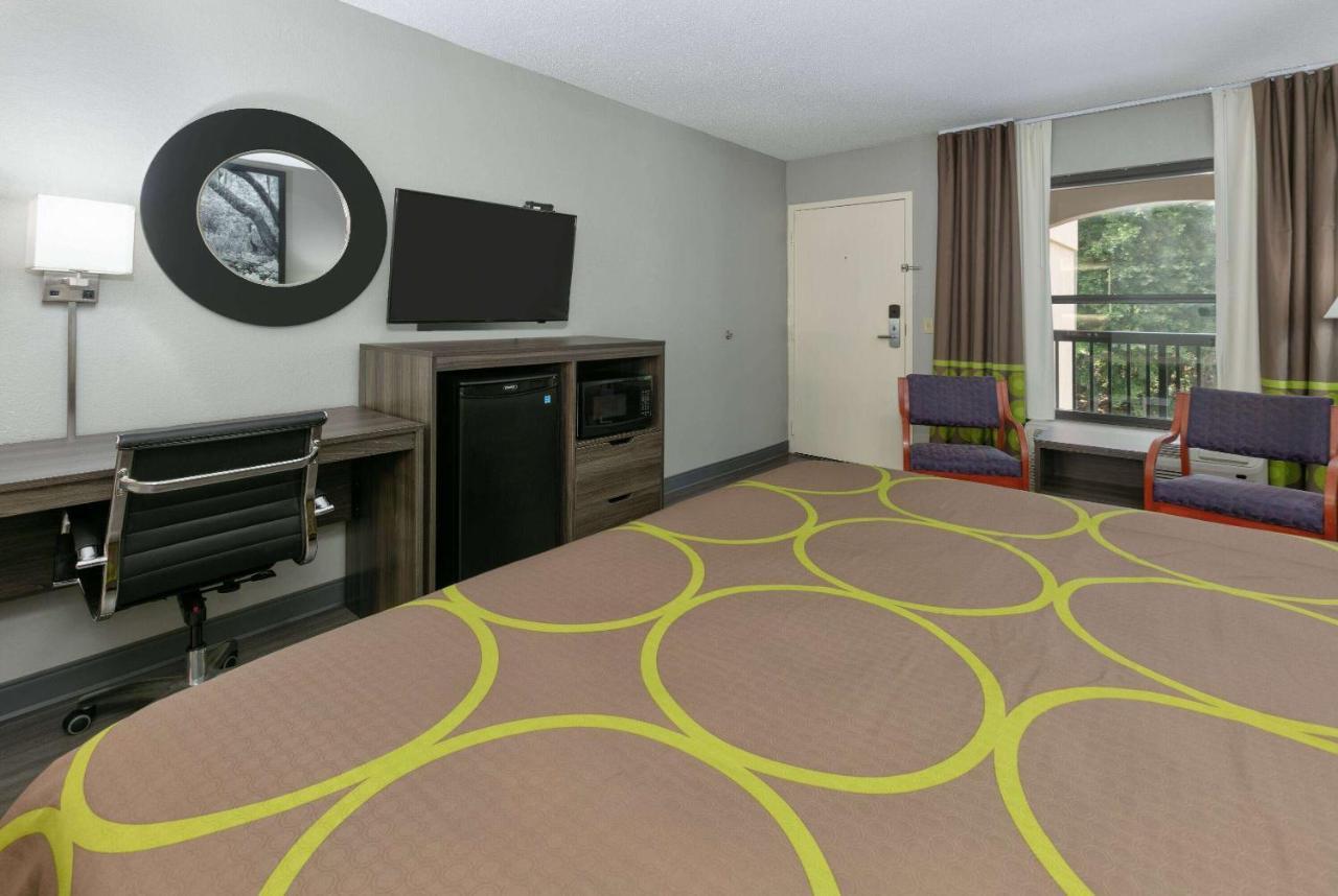 ซูเปอร์ 8 บาย วินด์แฮม ไดเบอร์วิลล์ บิล็อกซี แอเรีย Hotel ภายนอก รูปภาพ