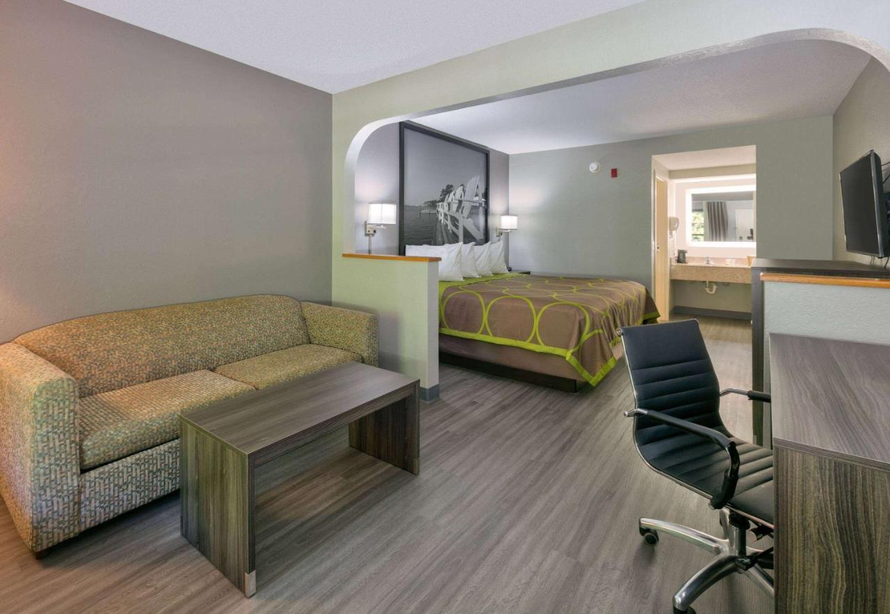ซูเปอร์ 8 บาย วินด์แฮม ไดเบอร์วิลล์ บิล็อกซี แอเรีย Hotel ภายนอก รูปภาพ